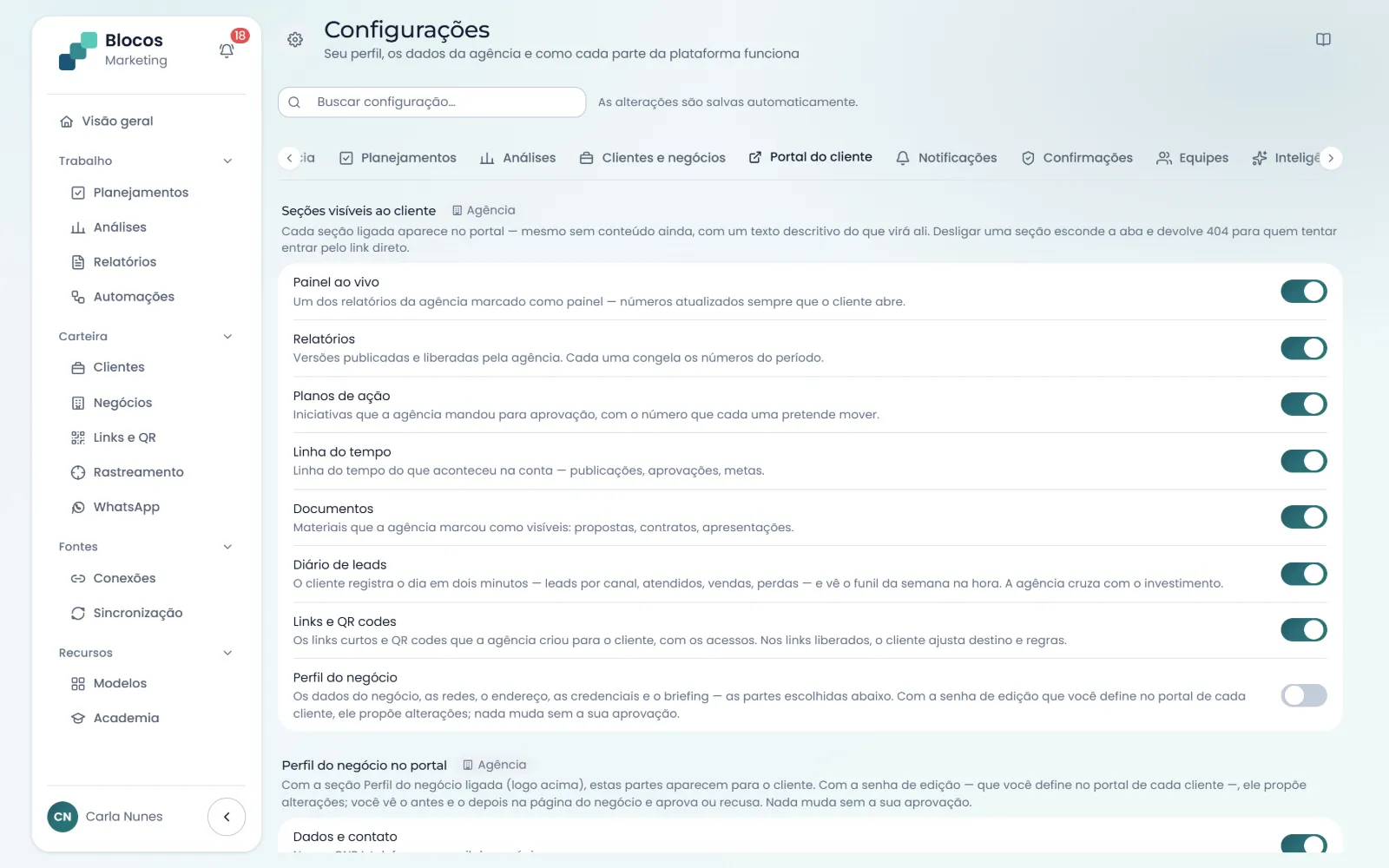 Seções do portal do cliente que a agência liga ou desliga: painel ao vivo, relatórios, planos, linha do tempo, documentos, diário e links