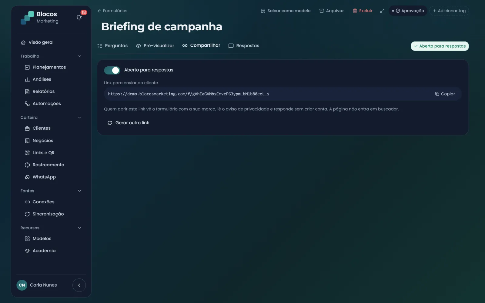 Formulário de briefing aberto para respostas, com o link público para enviar ao cliente