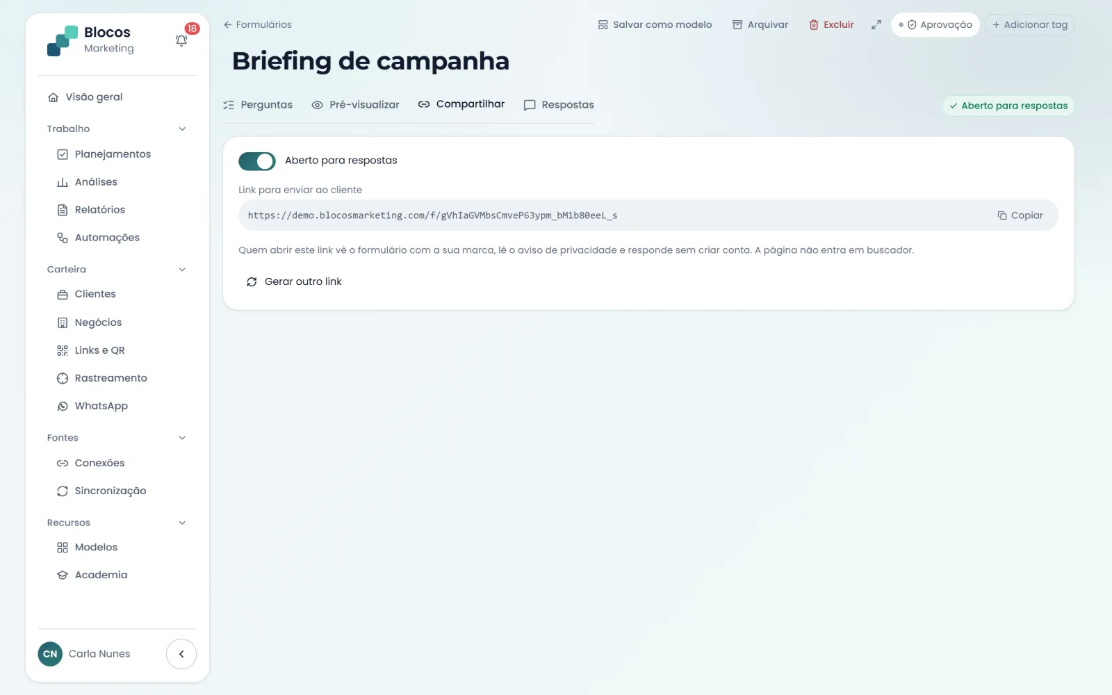 Formulário de briefing aberto para respostas, com o link público para enviar ao cliente
