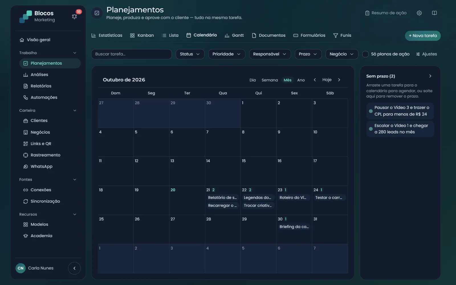 Calendário do mês com as tarefas nos dias de prazo e a bandeja das tarefas sem prazo